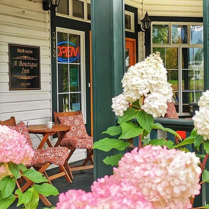 Courthouse Inn Revelstoke Kültér fotó