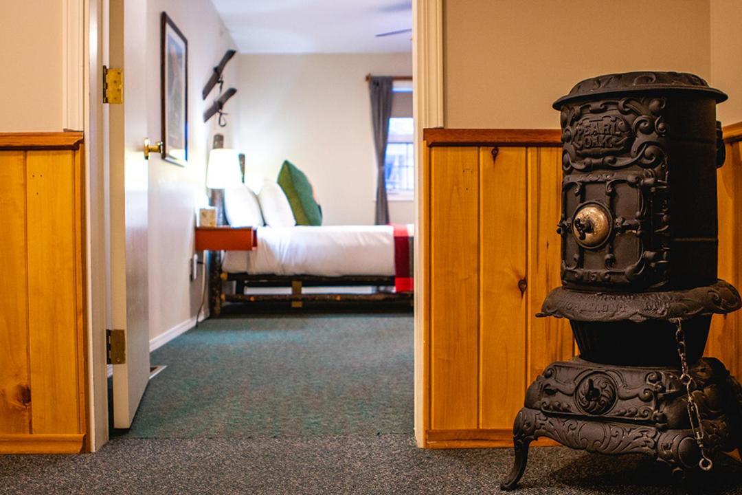 Courthouse Inn Revelstoke Kültér fotó