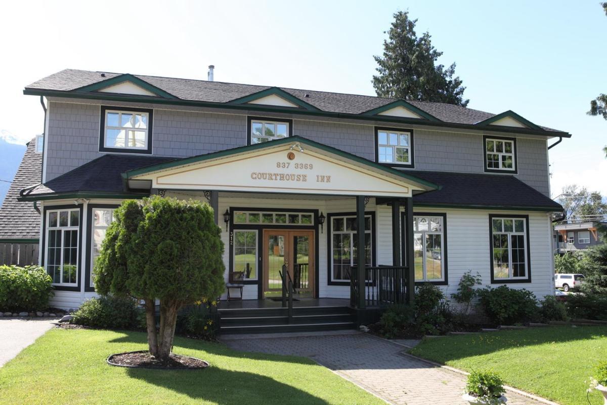 Courthouse Inn Revelstoke Kültér fotó